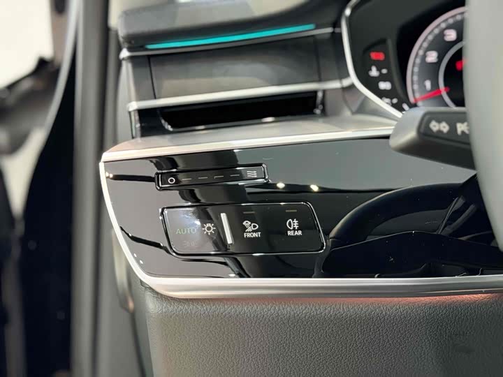 Фото 12 - Audi A8