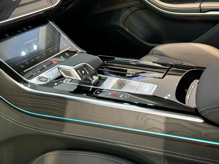 Фото 13 - Audi A8