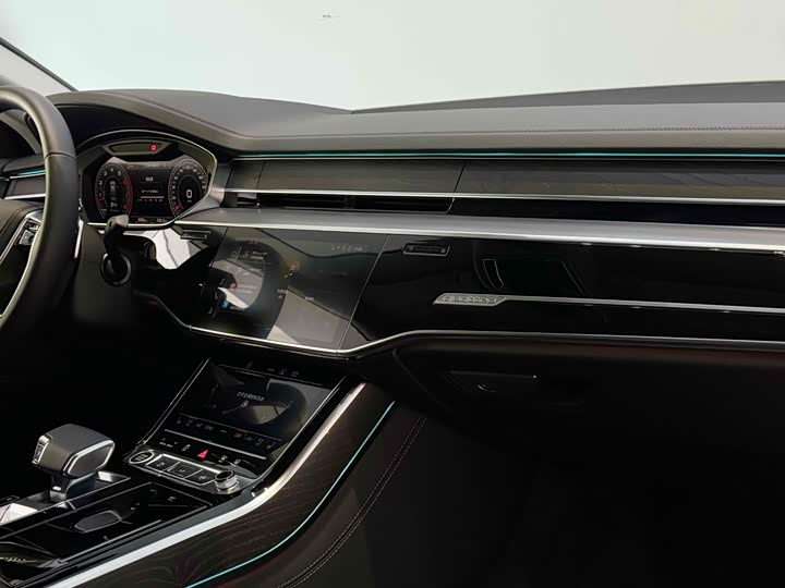 Фото 14 - Audi A8