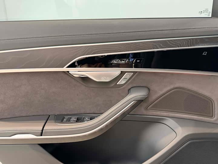 Фото 20 - Audi A8