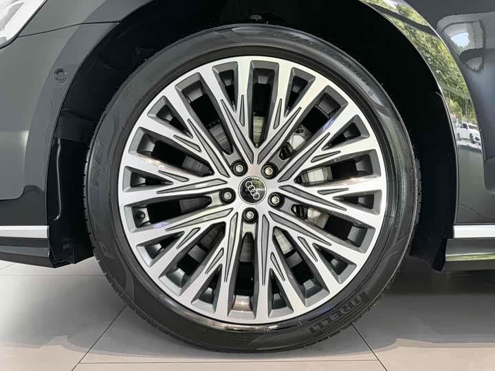 Фото 21 - Audi A8