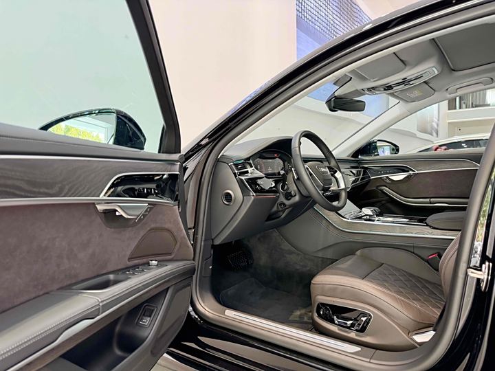 Фото 5 - Audi A8