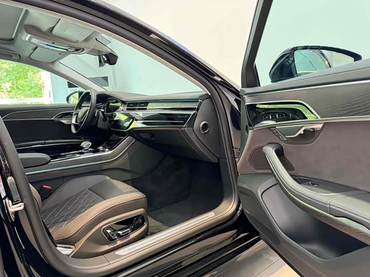 Фото 7 - Audi A8