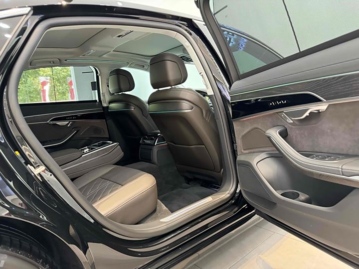 Фото 8 - Audi A8