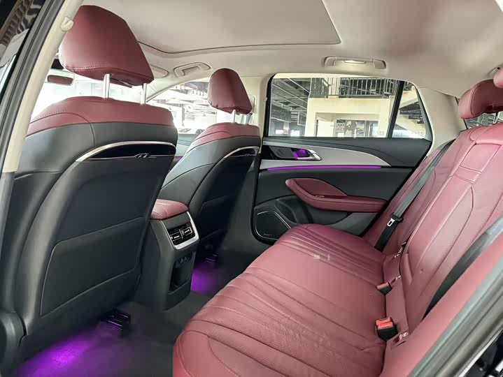 Фото 6 - Hongqi H5