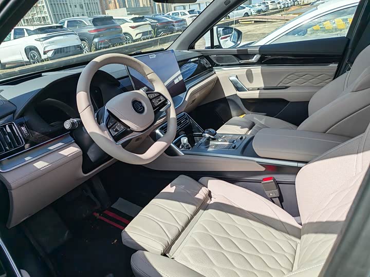 Фото 2 - BYD Tang Hybrid/EV