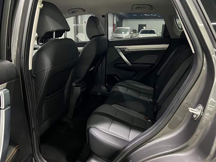 Фото 11 - Geely Coolray