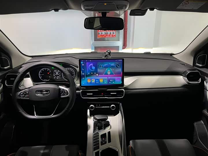 Фото 12 - Geely Coolray