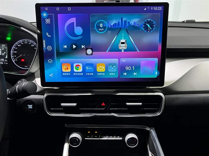 Фото 13 - Geely Coolray