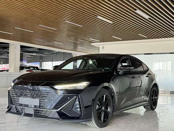 Фото 1 - Changan UNI-V