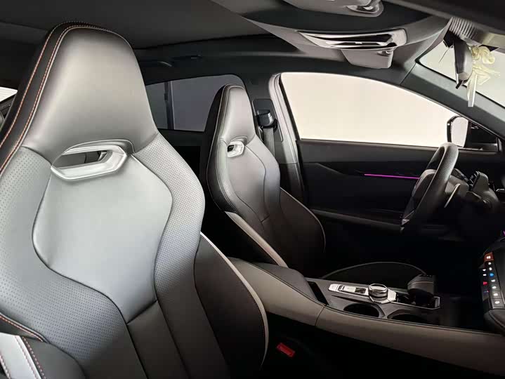 Фото 12 - Changan UNI-V