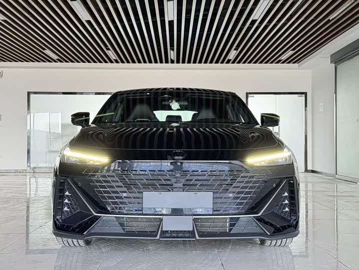 Фото 2 - Changan UNI-V