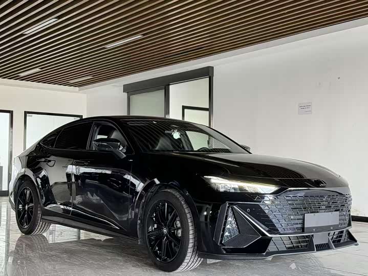 Фото 3 - Changan UNI-V