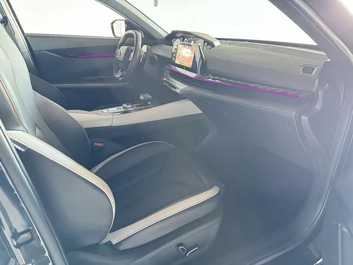 Фото 9 - Changan UNI-V