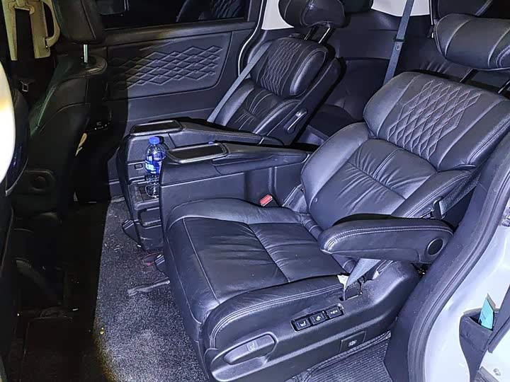 Фото 15 - Honda Elysion