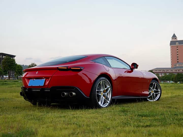 Фото 4 - Ferrari Roma