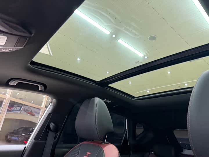 Фото 15 - Geely Coolray