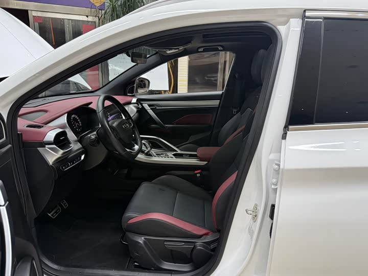 Фото 16 - Geely Coolray