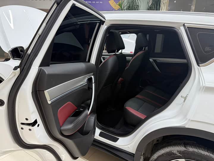 Фото 17 - Geely Coolray