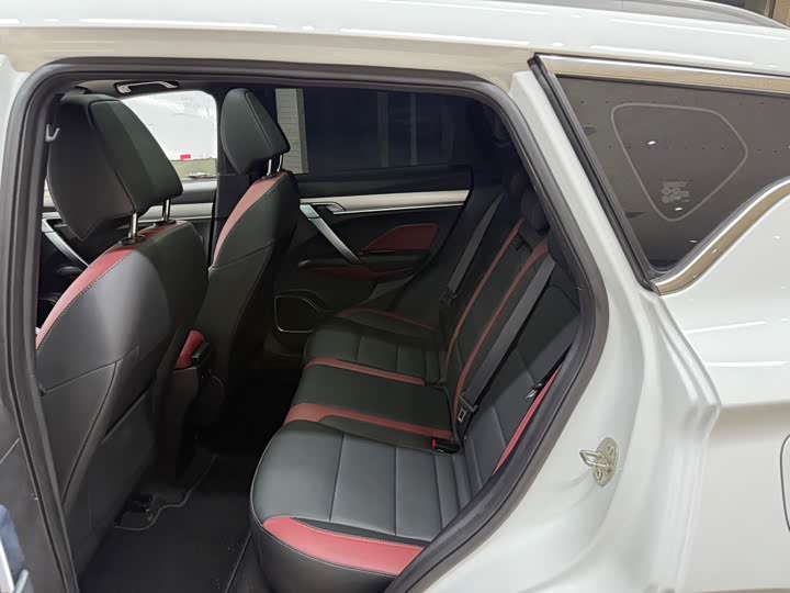 Фото 18 - Geely Coolray