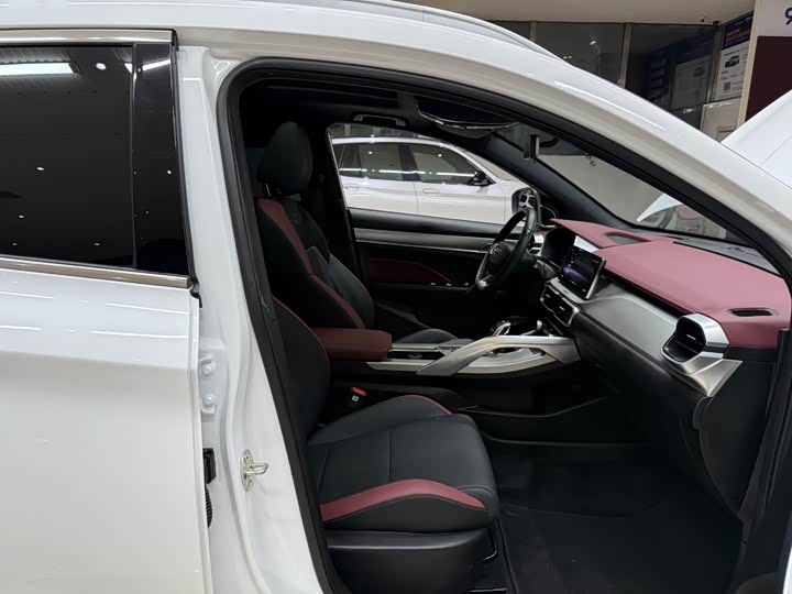 Фото 21 - Geely Coolray