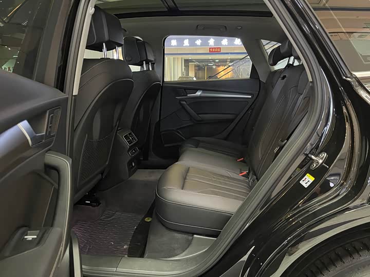 Фото 13 - Audi Q5L