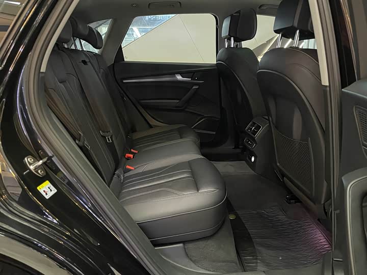 Фото 21 - Audi Q5L