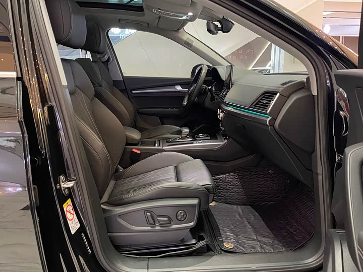 Фото 22 - Audi Q5L