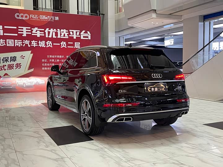 Фото 27 - Audi Q5L
