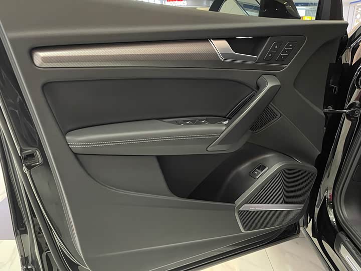 Фото 5 - Audi Q5L