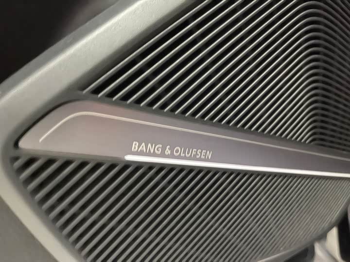 Фото 6 - Audi Q5L