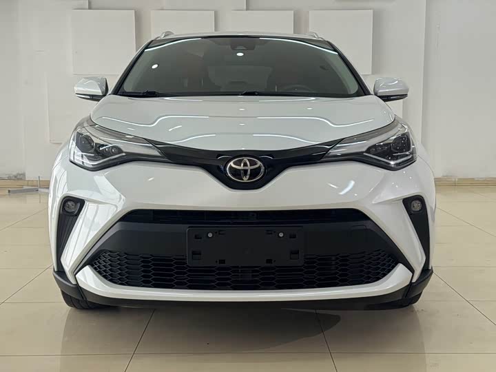 Фото 2 - Toyota C-HR