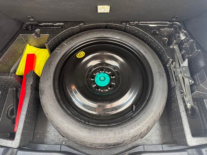 Фото 20 - Toyota C-HR