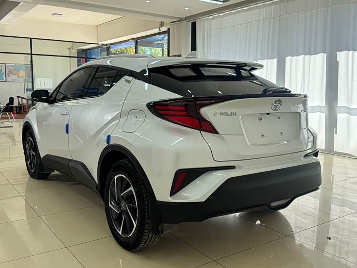 Фото 4 - Toyota C-HR