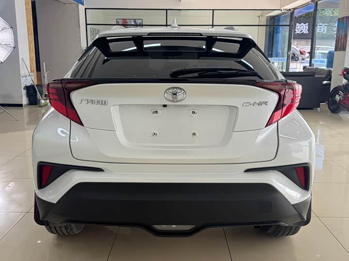 Фото 5 - Toyota C-HR