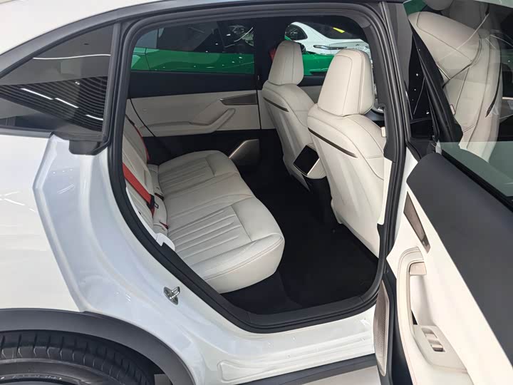 Фото 18 - Nio Onvo L60