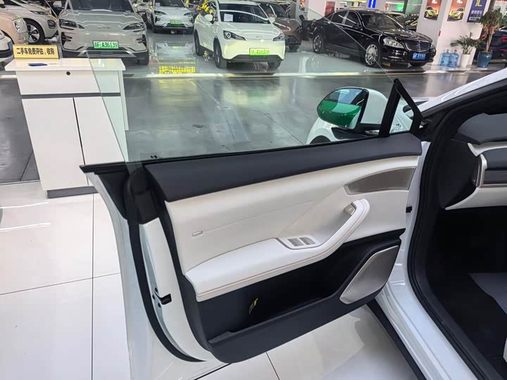 Фото 7 - Nio Onvo L60