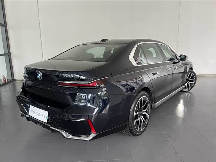 Фото 3 - BMW 7 Series