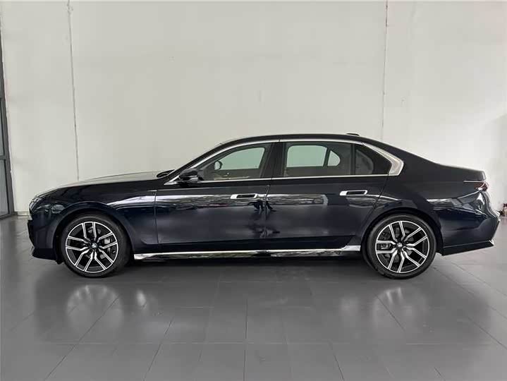 Фото 4 - BMW 7 Series