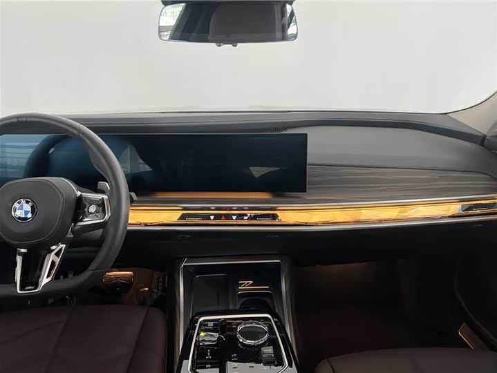 Фото 8 - BMW 7 Series