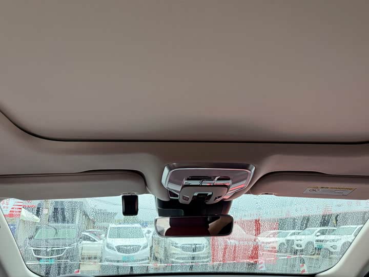 Фото 11 - Hongqi H5