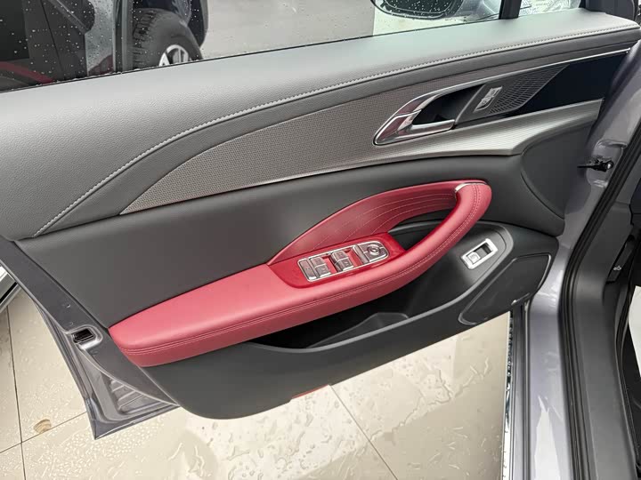 Фото 12 - Hongqi H5