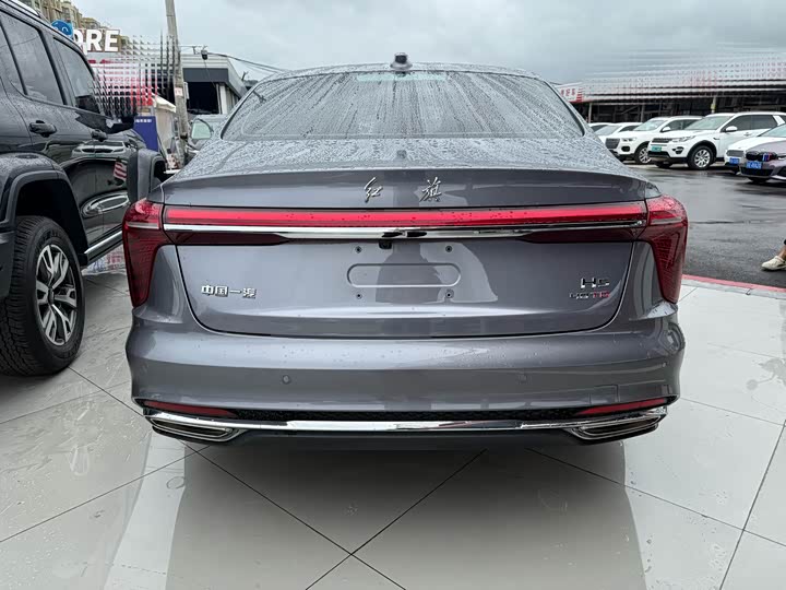 Фото 13 - Hongqi H5