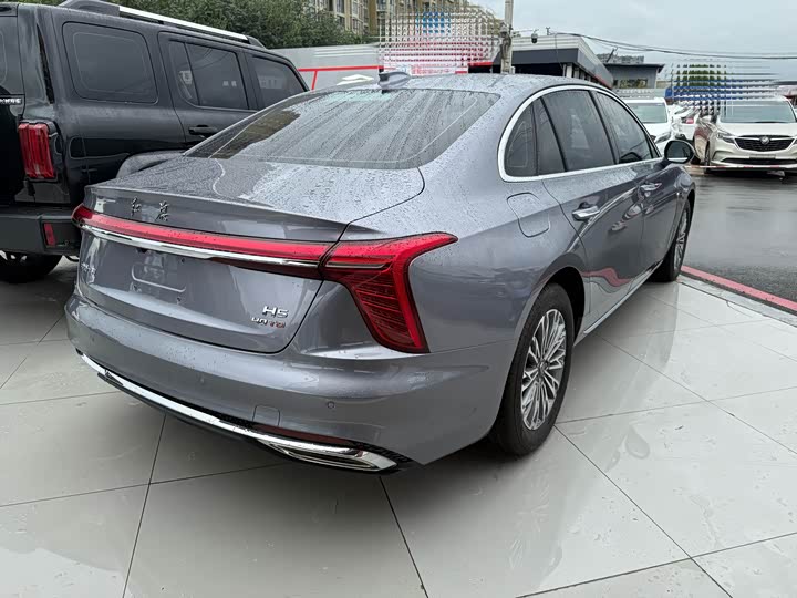 Фото 15 - Hongqi H5