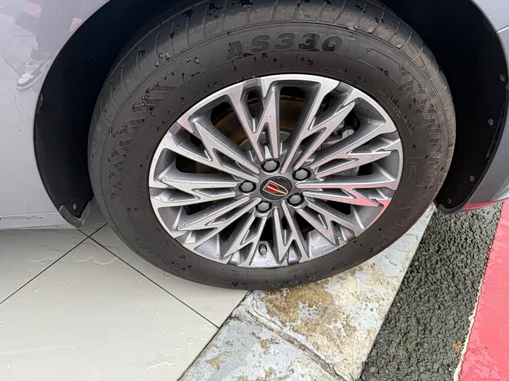 Фото 16 - Hongqi H5