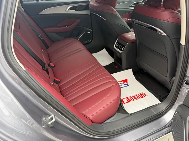 Фото 7 - Hongqi H5