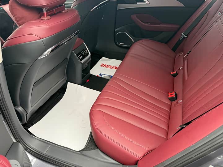 Фото 8 - Hongqi H5