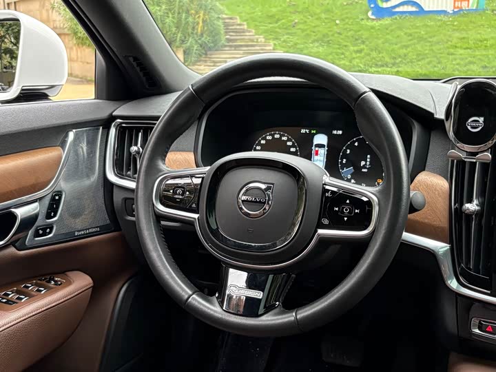 Фото 12 - Volvo S90 Hybrid