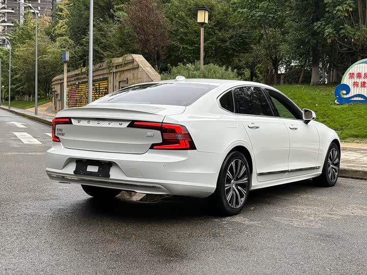 Фото 15 - Volvo S90 Hybrid