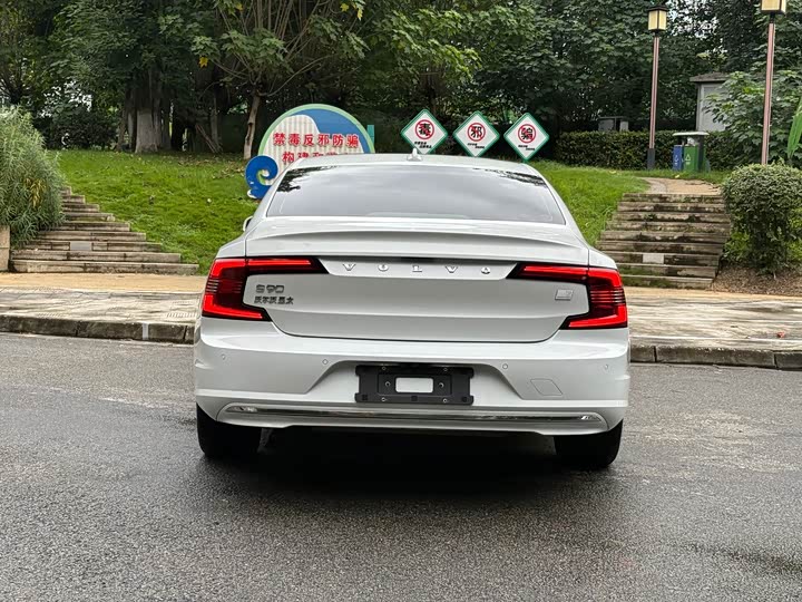 Фото 16 - Volvo S90 Hybrid